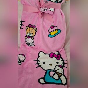Hello Kitty Cupcake Ice Cream Pink Throw Blanket 60x70in.